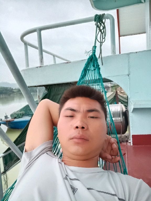 小哥哥的第一张照片--隆安闪婚服务中心